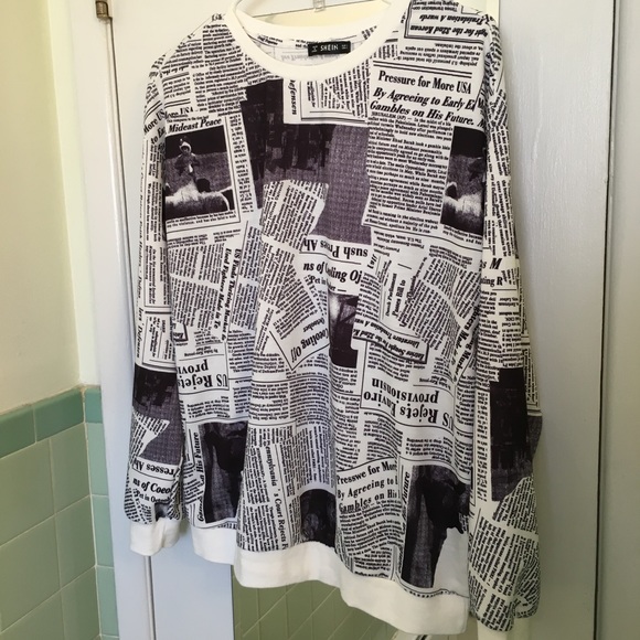 Tops - New newspaper graphic tee sweatshirt